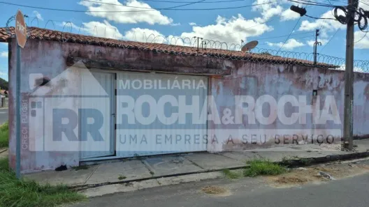 Casa com 2 Quartos para alugar, 200m² no Itararé, Teresina