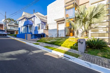 Casa com 4 Quartos à venda, 294m² no Santa Cândida, Curitiba