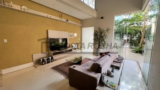 Casa com 3 Quartos para alugar, 320m² no Centro, Salto