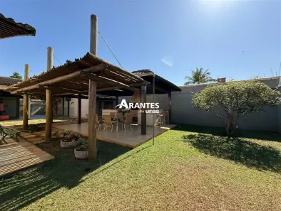 Casa com 3 Quartos à venda, 342m² no Jardim Karaíba, Uberlândia