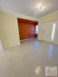 Casa com 3 Quartos para alugar, 200m² no Vila Helena, Atibaia