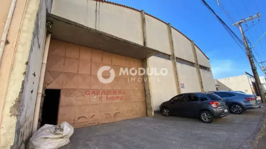 Galpão/Depósito/Armazém para alugar, 830m² no Tibery, Uberlândia