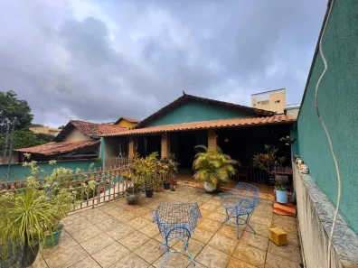 Casa com 5 Quartos à venda, 120m² no Conjunto Água Branca, Contagem