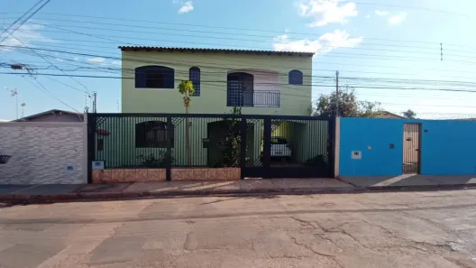 Sobrado com 5 Quartos à venda, 170m² no Conjunto Residencial Estrela do Sul, Campo Grande