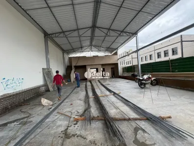Ponto Comercial para alugar, 250m² no Nossa Senhora Aparecida, Uberlândia