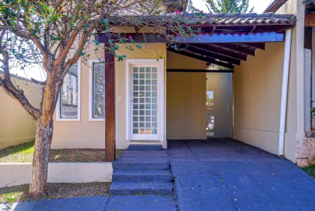 Casa com 3 Quartos para alugar, 75m² no Parque João Braz - Cidade Industrial, Goiânia