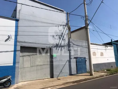 Casa com 1 Quarto para alugar, 450m² no Marta Helena, Uberlândia