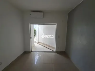 Imóvel Comercial com 3 Quartos para alugar, 200m² no Tibery, Uberlândia