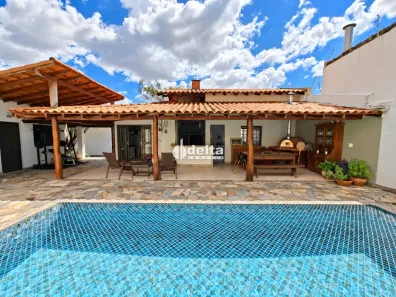 Casa com 3 Quartos à venda, 258m² no Morada da Colina, Uberlândia