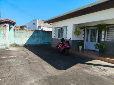 Casa com 3 Quartos à venda, 126m² no Jardim Marieta, Taubaté