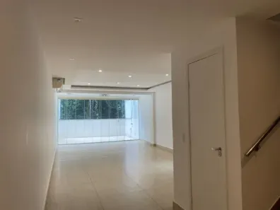 Casa de Condomínio com 3 Quartos para alugar, 259m² no Barra da Tijuca, Rio de Janeiro