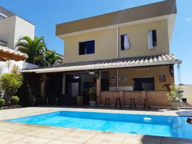 Casa com 4 Quartos para alugar, 360m² no Cabral, Contagem