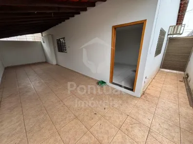 Casa com 3 Quartos para alugar, 152m² no Lagoinha, Uberlândia