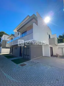Sobrado com 3 Quartos à venda, 148m² no Água Verde, Curitiba