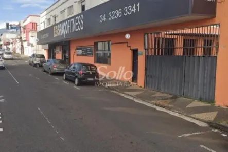 Sala Comercial para alugar, 575m² no Centro, Uberlândia