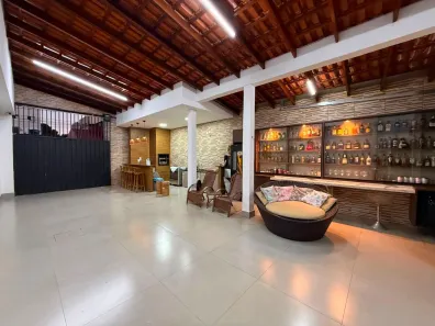 Casa com 3 Quartos à venda, 280m² no Segismundo Pereira, Uberlândia