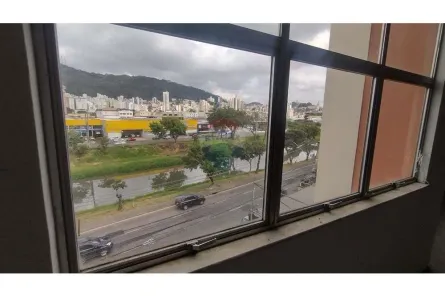 Sala Comercial para alugar, 300m² no Vitorino Braga, Juiz de Fora