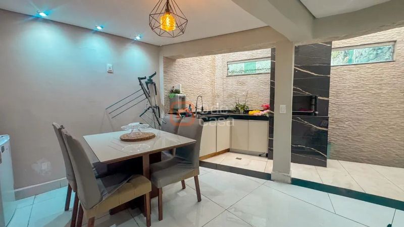 Casa com 3 quartos — Santa Amélia, Belo Horizonte