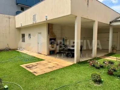 Casa com 3 Quartos à venda, 190m² no Chácaras Tubalina e Quartel, Uberlândia