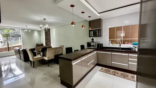Casa de Condomínio com 4 Quartos para venda ou aluguel, 250m² no Parque Varanguera, São Roque