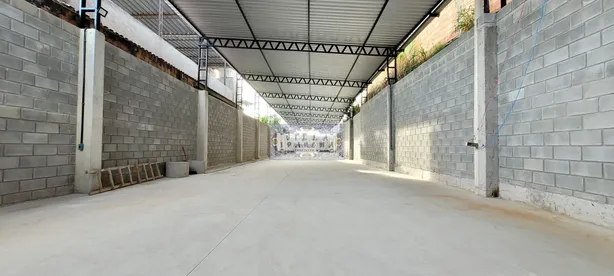 Galpão/Depósito/Armazém com 1 Quarto à venda, 650m² no Juscelino, Mesquita