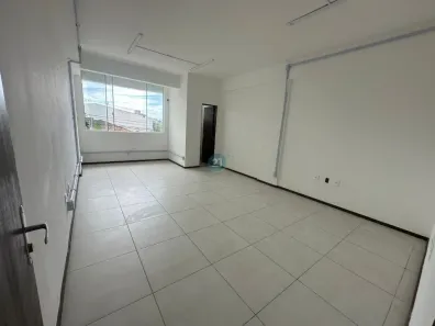 Sala Comercial para alugar, 39m² no Barreiros, São José