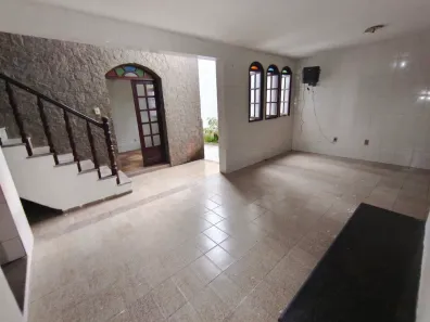 Casa com 4 Quartos para alugar, 350m² no Centro, Macaé