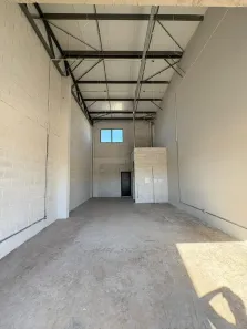 Galpão/Depósito/Armazém com 1 Quarto para alugar, 77m² no Morada do Ouro, Cuiabá