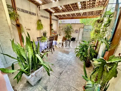 Sobrado com 3 Quartos à venda, 276m² no Itararé, São Vicente