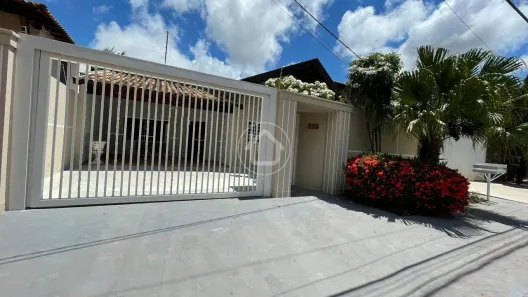 Casa com 3 Quartos à venda, 225m² no Carandá Bosque, Campo Grande