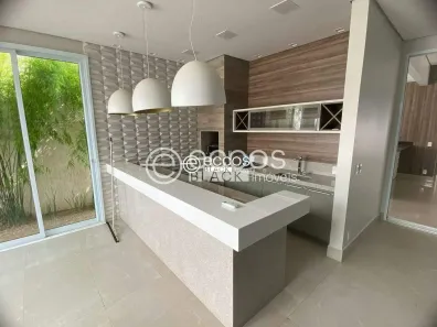 Casa de Condomínio com 3 Quartos para alugar, 264m² no Jardim das Palmeiras, Uberlândia