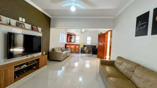 Casa com 3 Quartos à venda, 221m² no Jardim São Bento, Uberaba