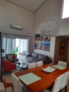 Casa com 3 Quartos para alugar, 242m² no Jardim Itália, Cuiabá