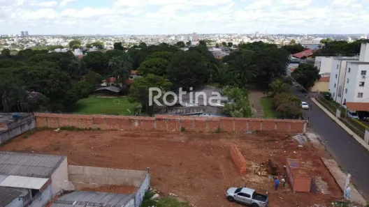 Lote/Terreno à venda, 1700m² no Lagoinha, Uberlândia