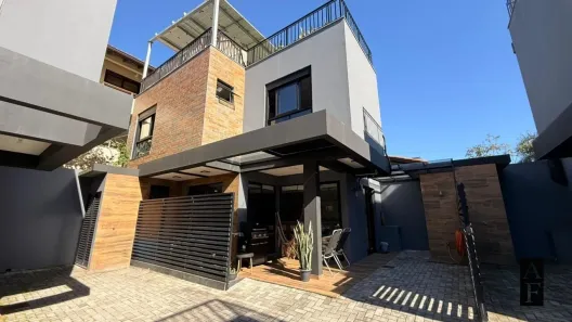 Sobrado com 3 Quartos à venda, 106m² no , Garopaba