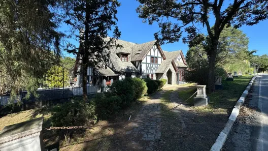 Casa com 5 Quartos à venda, 1200m² no Chácara dos Junqueiras, Carapicuíba