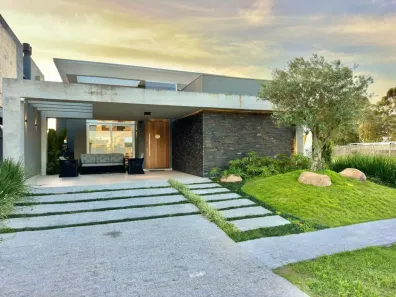 Casa com 3 Quartos à venda, 188m² no Capão da Canoa, Capão da Canoa