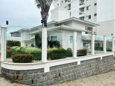 Casa com 3 Quartos à venda, 240m² no Barreiros, São José
