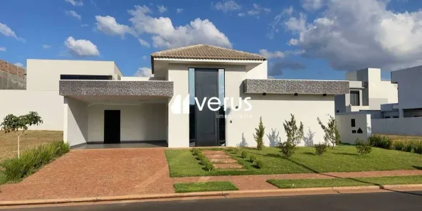 Casa de Condomínio com 4 Quartos para alugar, 231m² no Granja Marileusa, Uberlândia