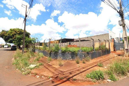 Lote/Terreno à venda, 378m² no Coliseu, Londrina