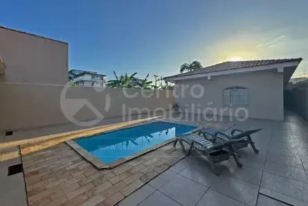 Casa com 3 Quartos à venda, 205m² no Centro, Peruíbe