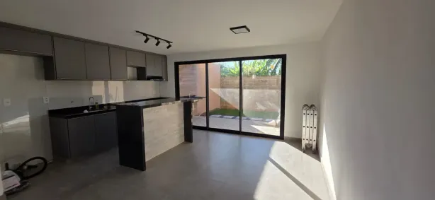 Casa de Condomínio com 2 Quartos para venda ou aluguel, 98m² no Buraquinho, Lauro de Freitas