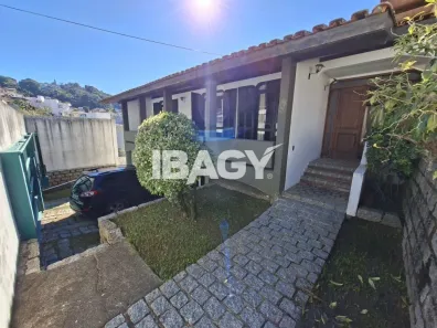 Casa com 4 Quartos para alugar, 513m² no Coqueiros, Florianópolis