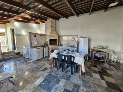 Casa com 4 Quartos à venda, 328m² no Santa Mônica, Uberlândia