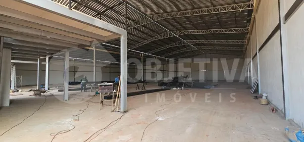 Galpão/Depósito/Armazém para alugar, 1800m² no Laranjeiras, Uberlândia