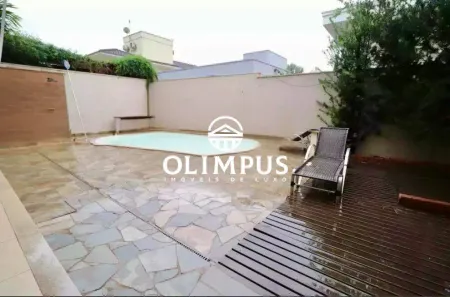 Casa de Condomínio com 4 Quartos para alugar, 270m² no Jardim das Palmeiras, Uberlândia