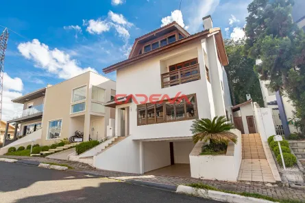 Casa com 3 Quartos para alugar, 356m² no Orleans, Curitiba