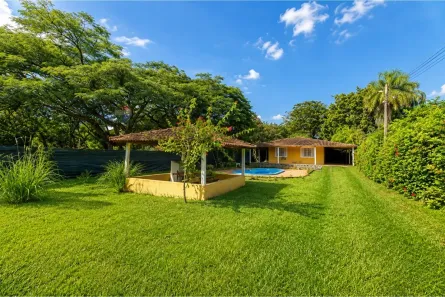 Fazenda/Sítio com 3 Quartos à venda, 299m² no Bairro Danúbio Azul, Holambra