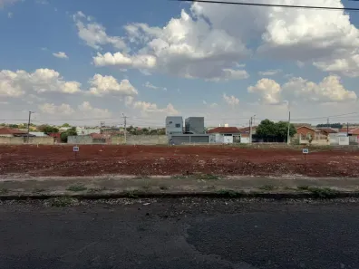 Lote/Terreno à venda, 253m² no Jardim Vitória, Araraquara