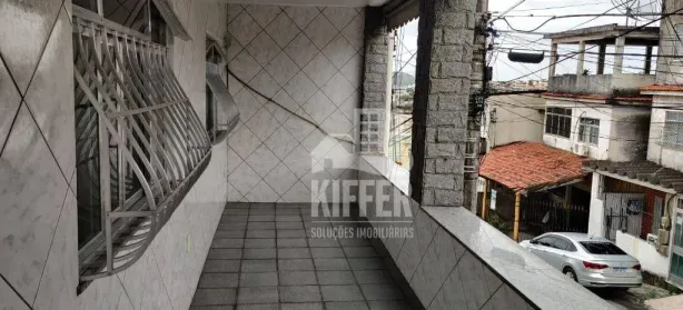 Casa com 4 Quartos à venda, 140m² no Centro, São Gonçalo